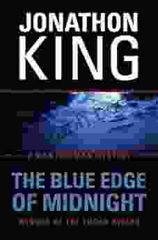 The Blue Edge Of Midnight (The Max Freeman Mysteries 1)